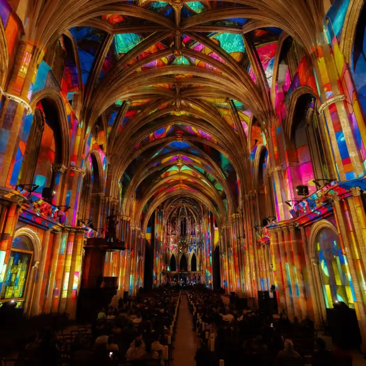 Spectacle immersif L'Odyssée Céleste à l'église Saint-Eustache de Paris