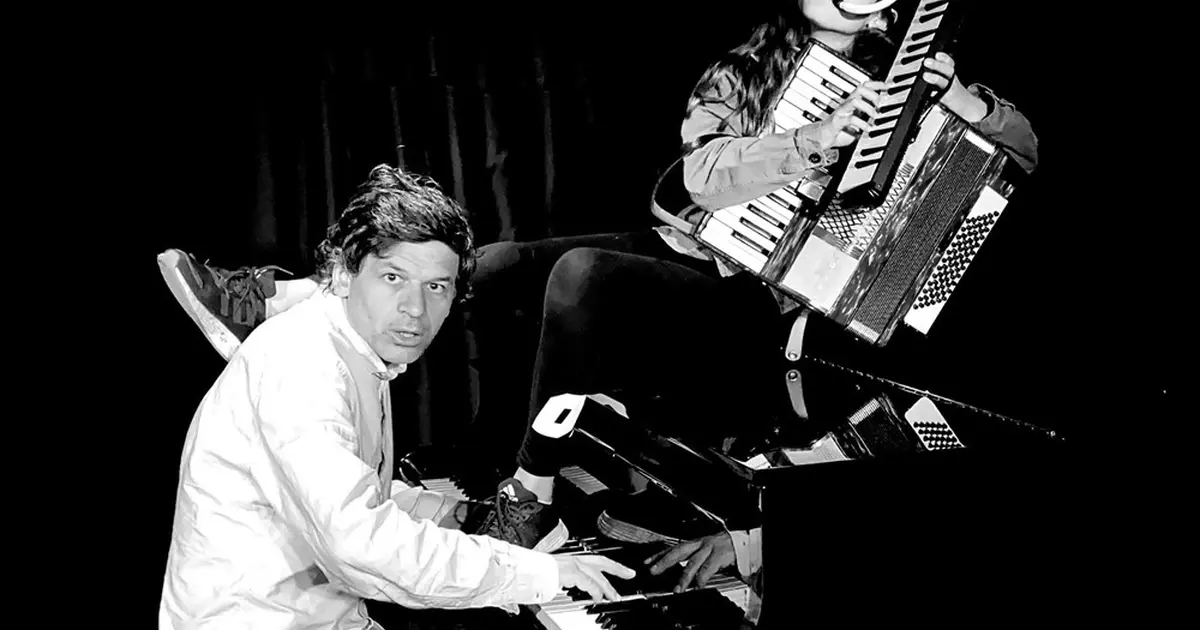 Spectacle inclassable ! (chanson déjantée et piano acrobatique)