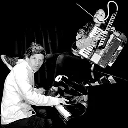 Spectacle inclassable ! (chanson déjantée et piano acrobatique)