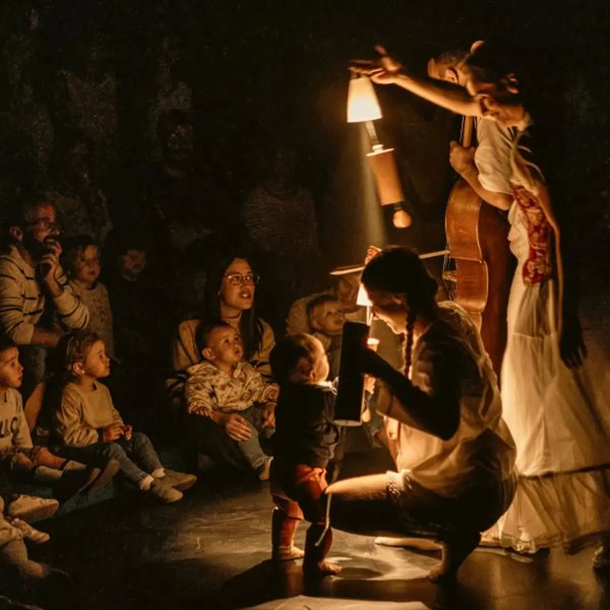 Spectacle musical et visuel : Madame Lumière de la compagnie La Menuda