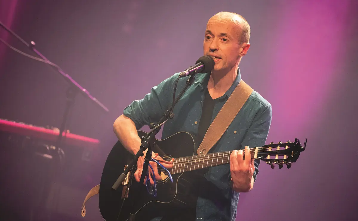 Spectacle musical : Frédéric Fromet se tient à carreaux