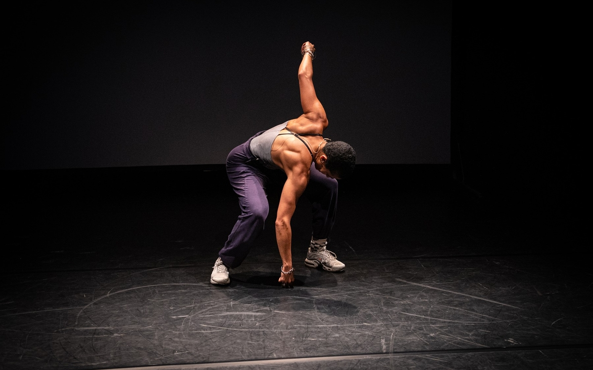 Nach dans la pièce Nulle part est un endroit