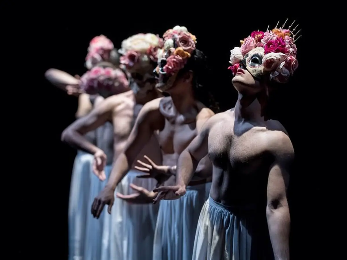 Spectacle - Sous les fleurs