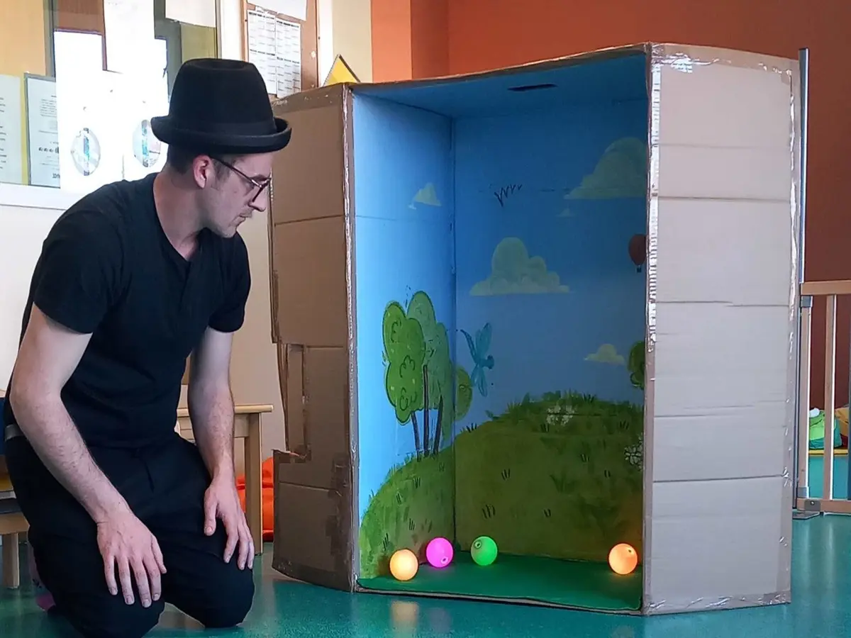 Spectacle Une boîte ? par la Compagnie Jong & Cie