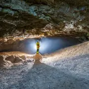 Spéléologie dans la Grotte Aven Cordier (07)