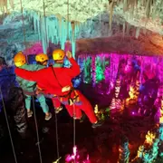 Spéléologie dans la Grotte de La Salamandre (30)