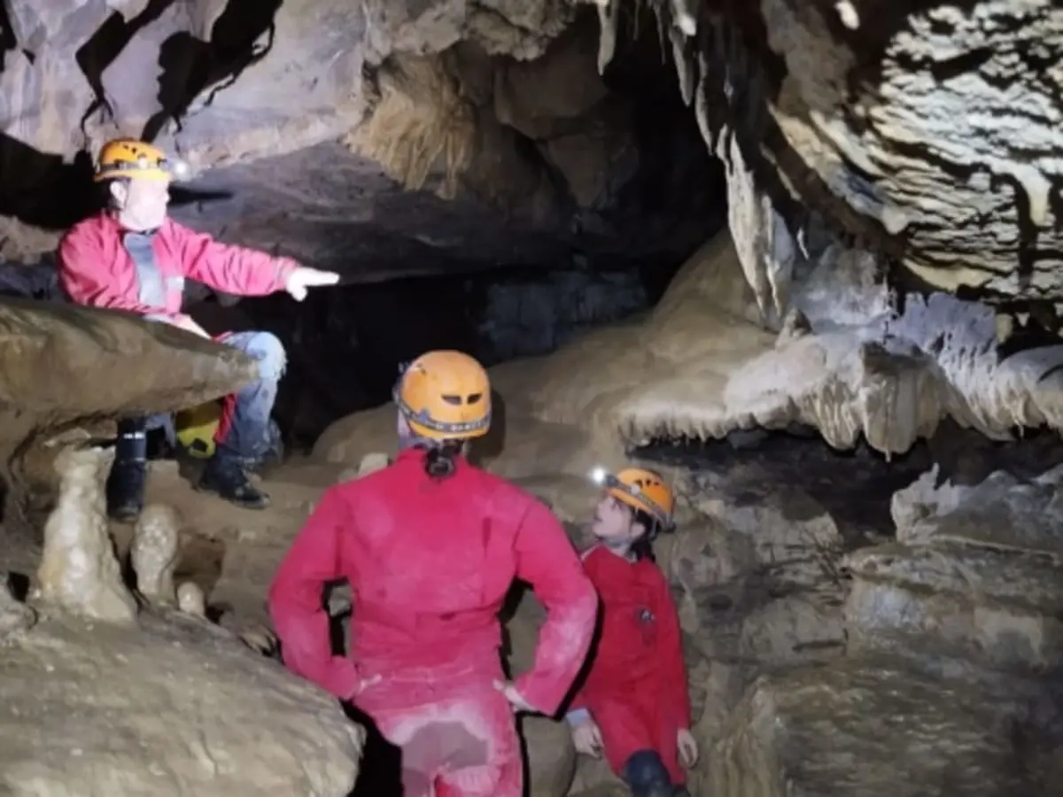 Spéléologie dans la Grotte de Saurat (09)
