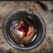 Spéléologie dans la Grotte Fontaine de Champclos (07)