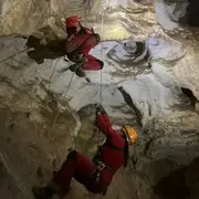 Spéléologie dans le Gouffre des Eaux Chaudes (09)