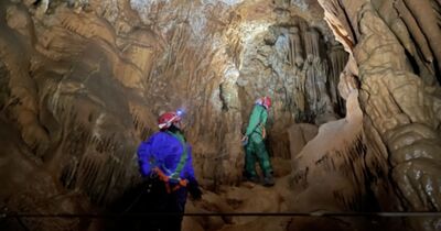 Sp&eacute;l&eacute;ologie d&eacute;couverte dans la grotte d'Arva-Claire (30)
