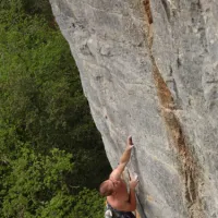 L'escalade est un sport extrême particulièrement intense, où il faut surtout bien ménager ses muscles. &copy; Jean Roussie - escalade-canyoning.com