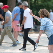 Sport seniors en plein air : Pétanque par l'association Au Devant de la Boule