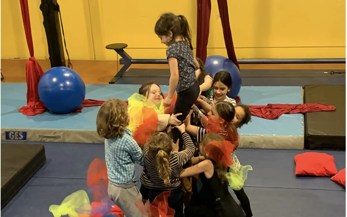 Stage cirque pour les enfants pendant les vacances de printemps