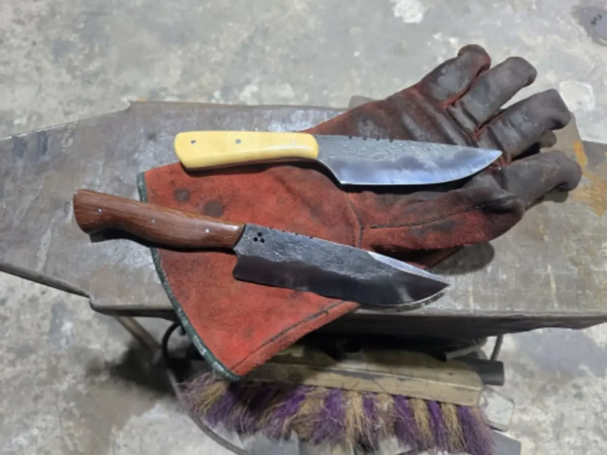 Stage création d'un couteau brut de forge à Beaucroissant (38)