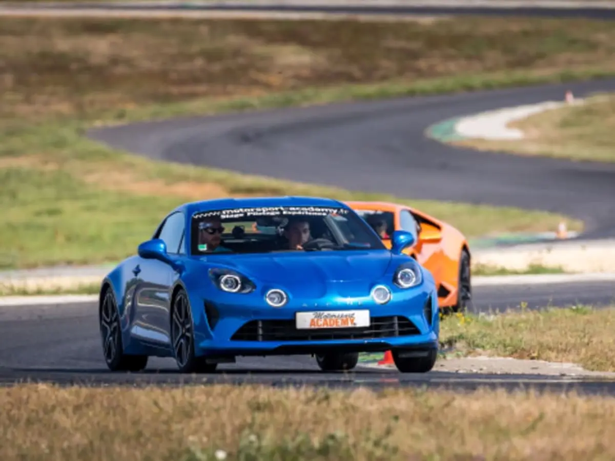 Stage de pilotage Alpine A110 au Circuit d'Issoire (63)