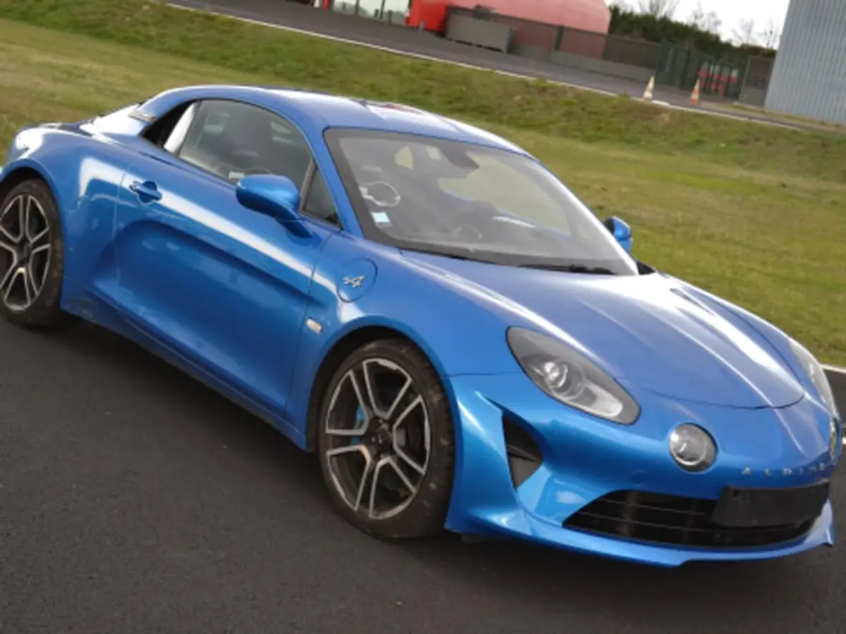 Stage de pilotage Alpine A110 sur le Circuit d'Issoire (63)