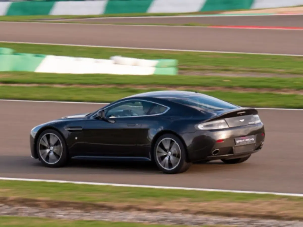 Stage de pilotage Aston Martin V8 Vantage 2, Circuit de Ladoux