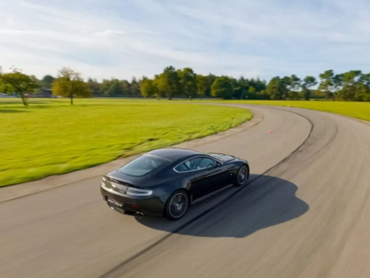 Stage de pilotage Aston Martin V8 Vantage 2, Circuit de Lohéac