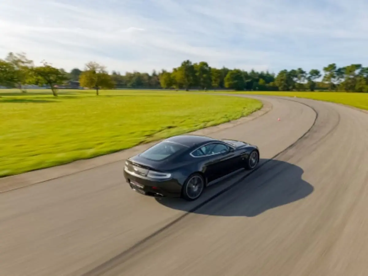 Stage de pilotage Aston Martin V8 Vantage 2 proche de Lyon