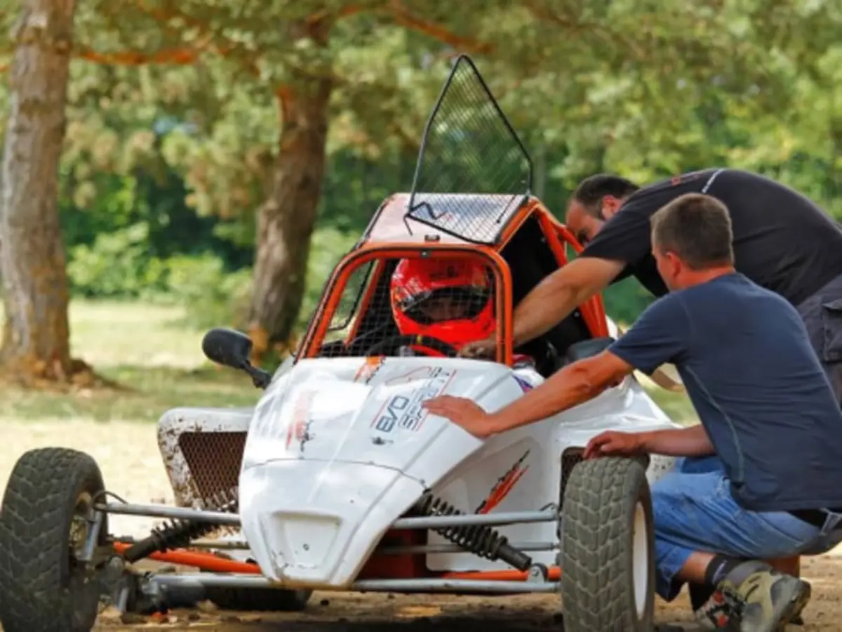 Stage de Pilotage Cross Car à côté de Gap (05)