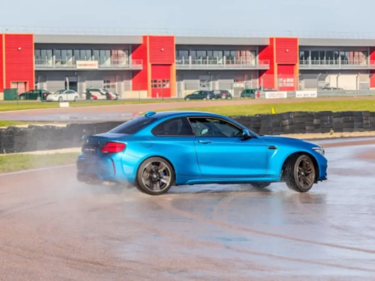 Stage de pilotage drift BMW M2, Circuit de la Ferté Gaucher (77)