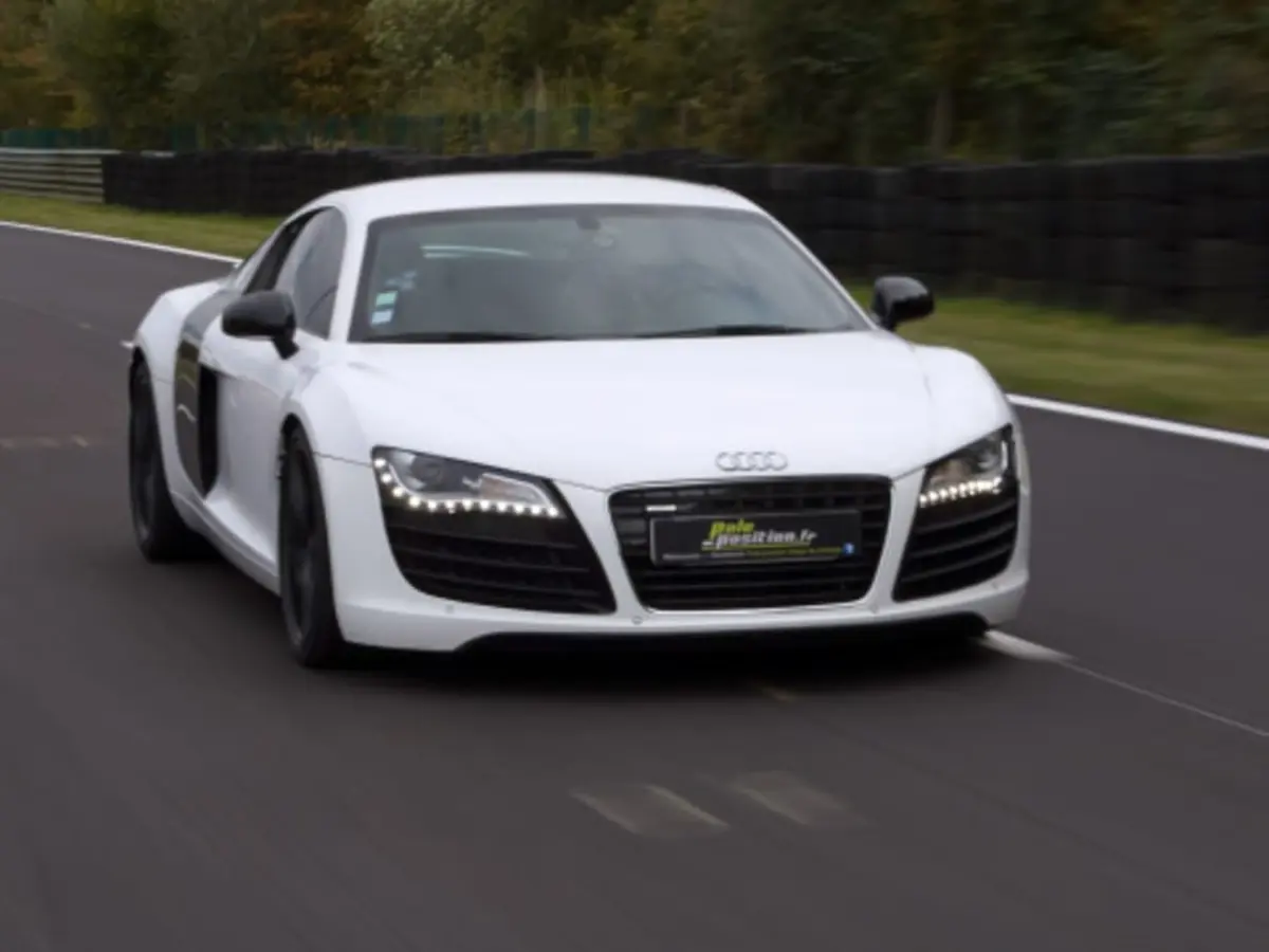 Stage de pilotage en Audi R8 V10 au circuit de Montlhéry (91)