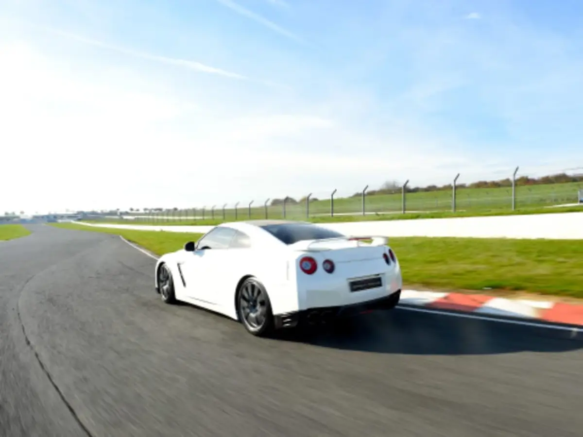 Stage de pilotage en Nissan GTR - Circuit d'Abbeville (80)
