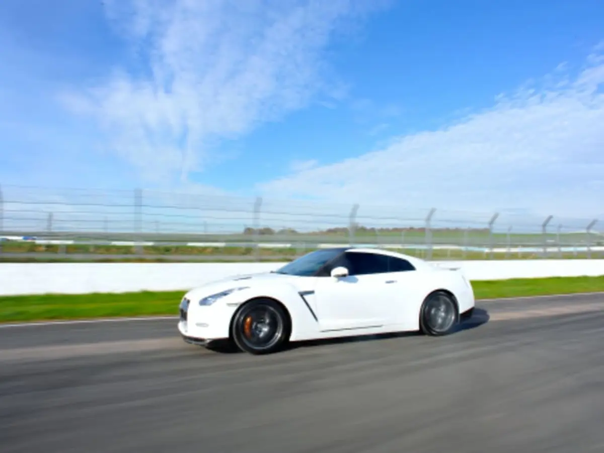 Stage de pilotage en Nissan GTR - Circuit de Pont l'Evêque (14)