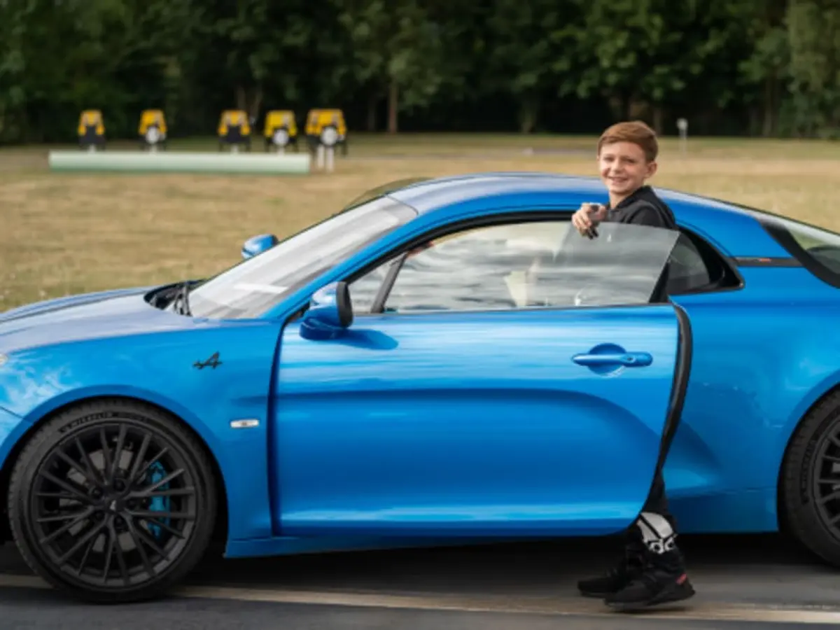 Stage de Pilotage enfant en Alpine A110 à Ventabren (13)