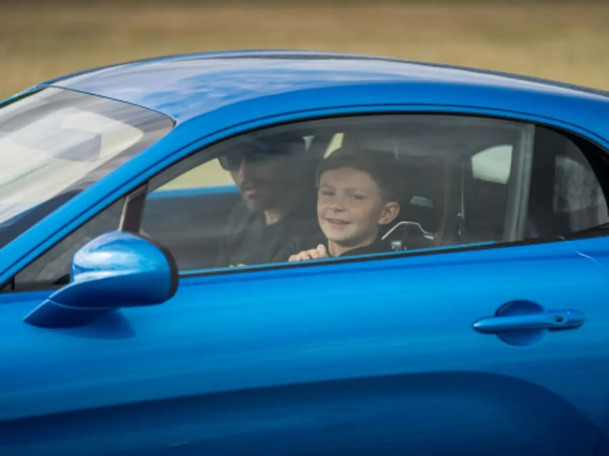 Stage de Pilotage enfant en Alpine A110 près de Poitiers (86)