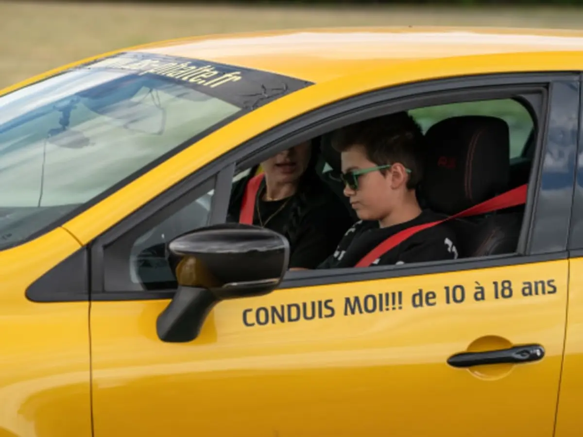 Stage de Pilotage enfant en Clio 4 RS à Lédenon (30)