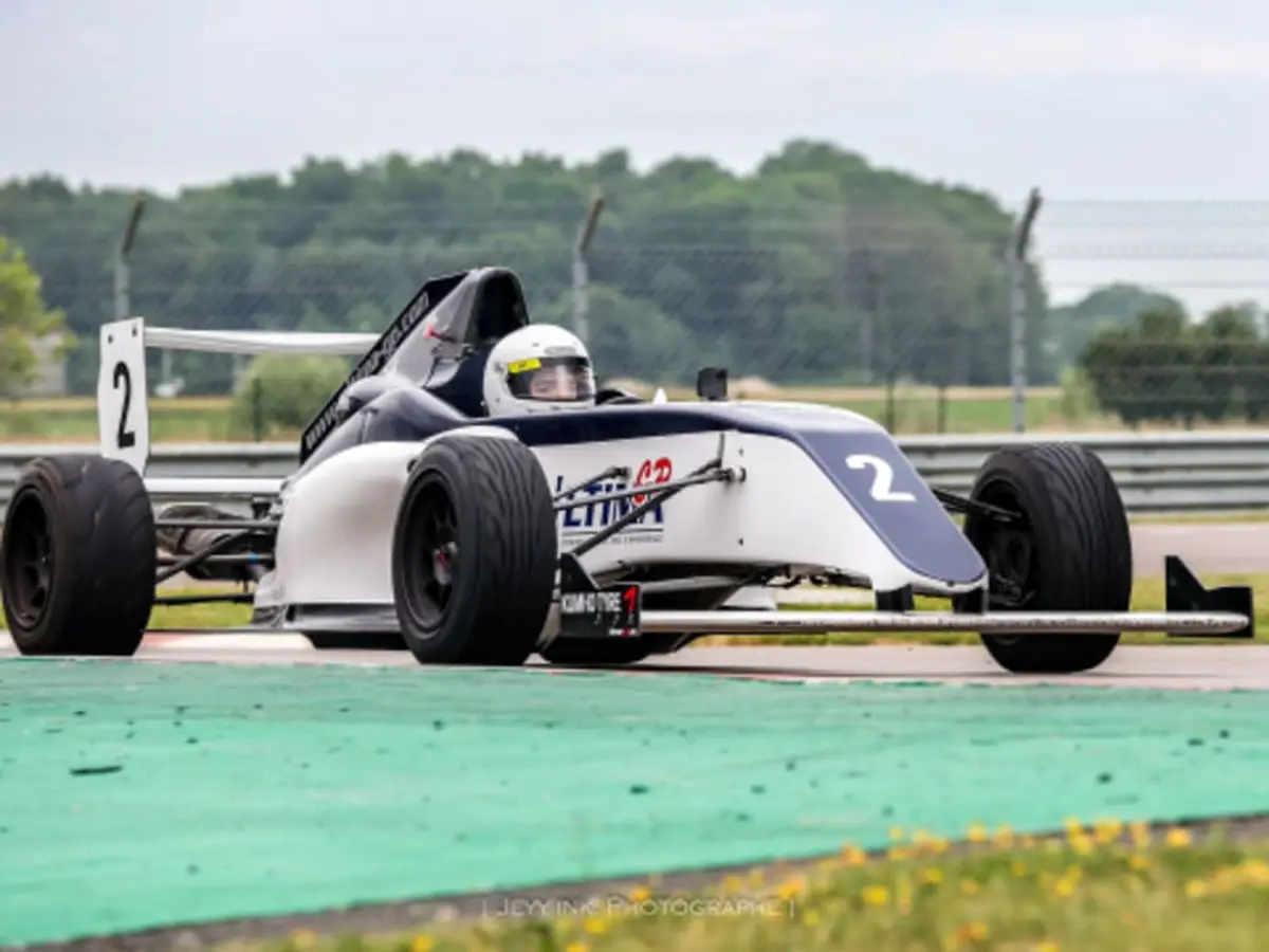 Stage de pilotage Formule 4, Circuit de la Ferté Gaucher (77)
