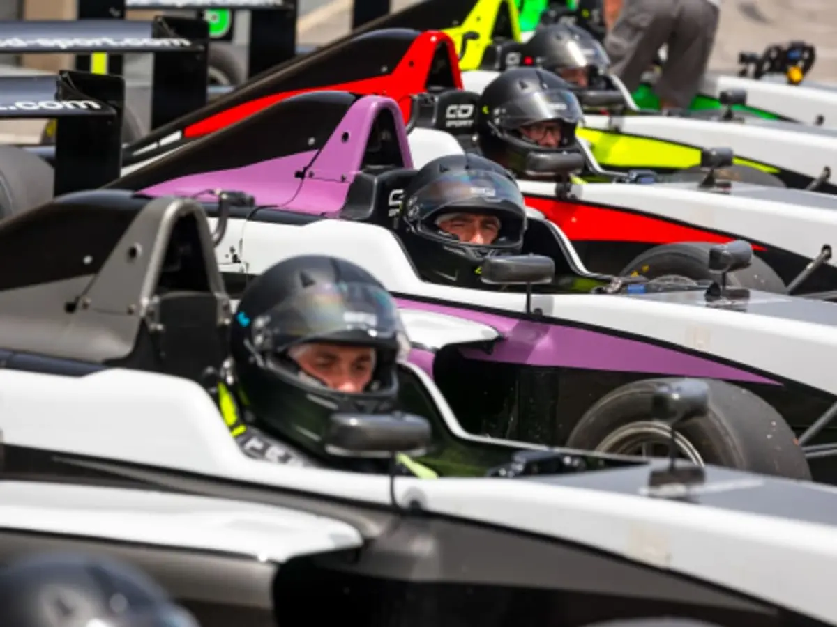 Stage de pilotage monoplace Formule 4 au circuit d'Issoire