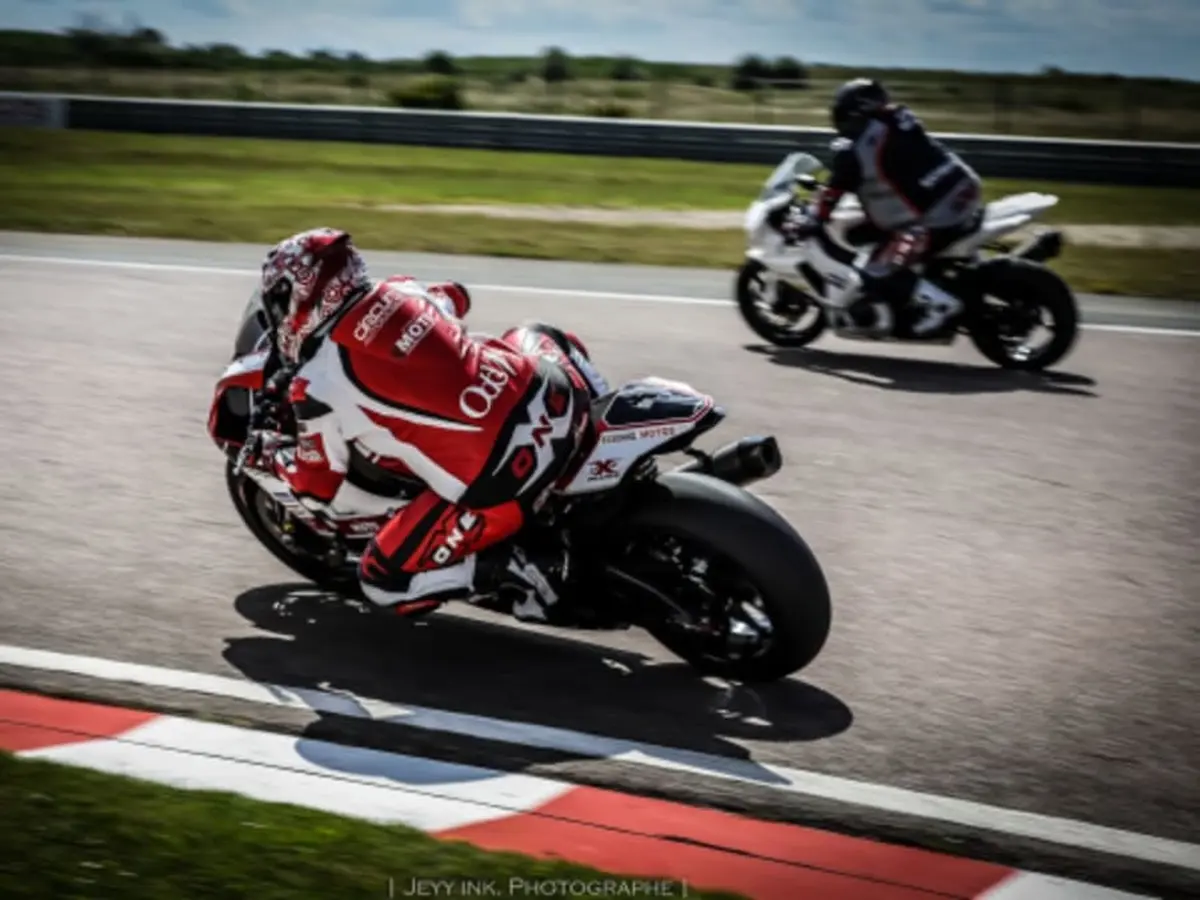 Stage de pilotage moto, piste 2km circuit de la Ferté Gaucher