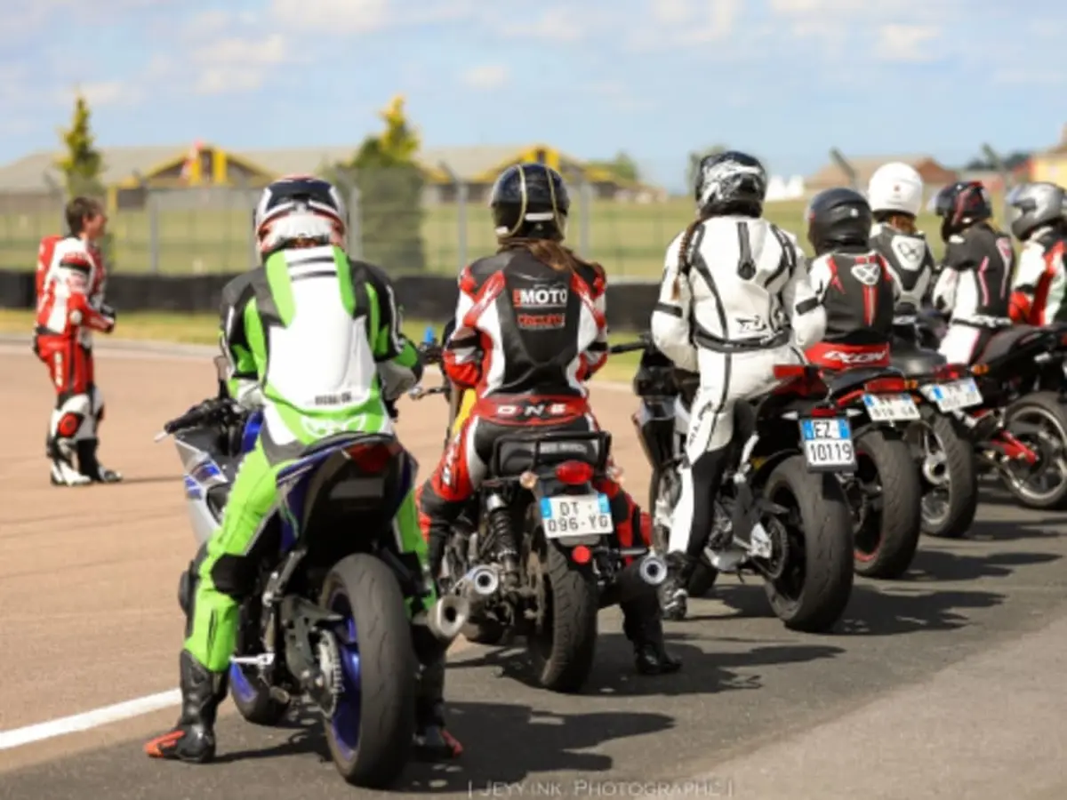 Stage de pilotage moto, piste 3,6km circuit de la Ferté Gaucher