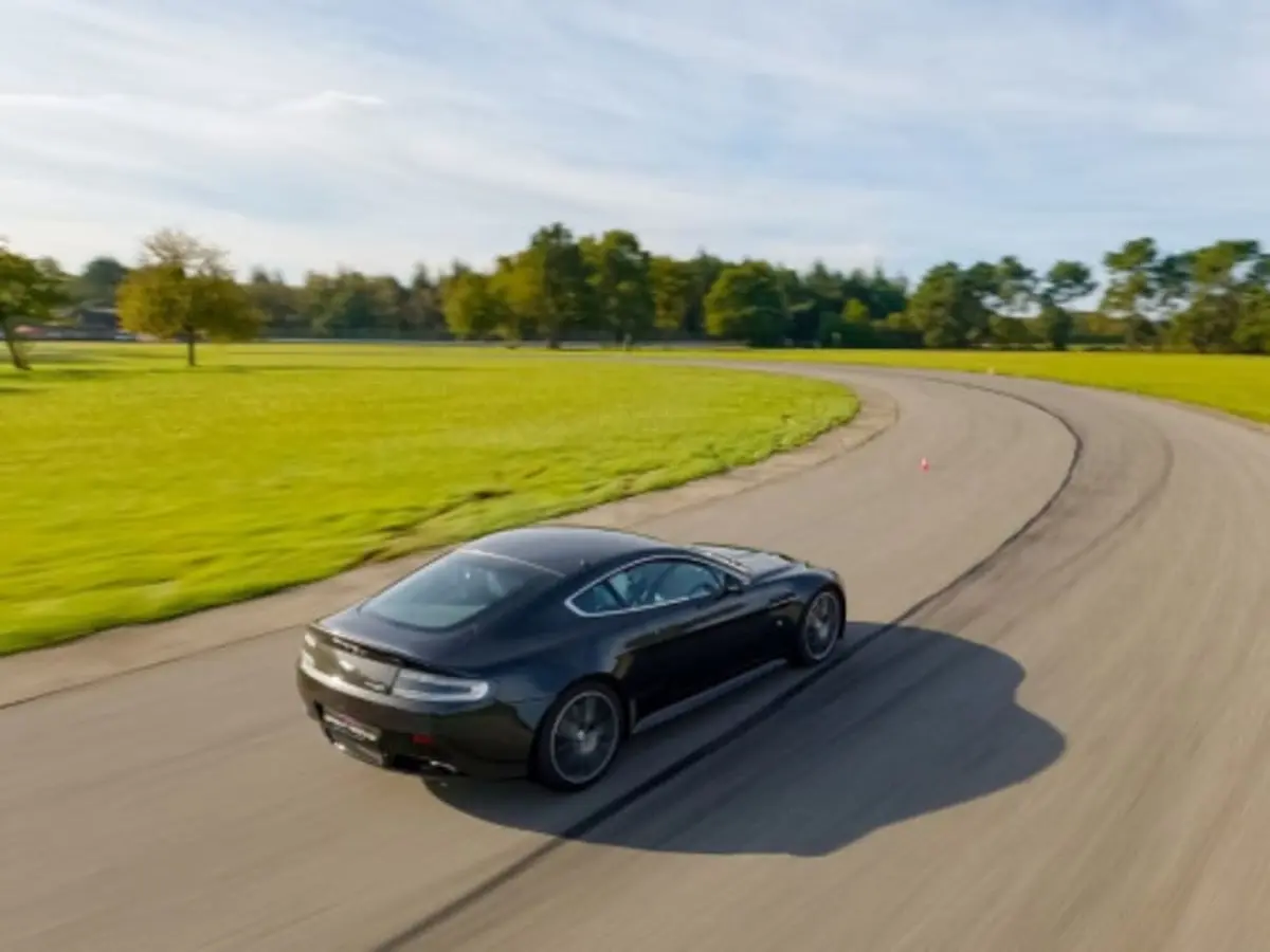 Stage pilotage Aston Martin V8 Vantage 2 Circuit du Roussillon