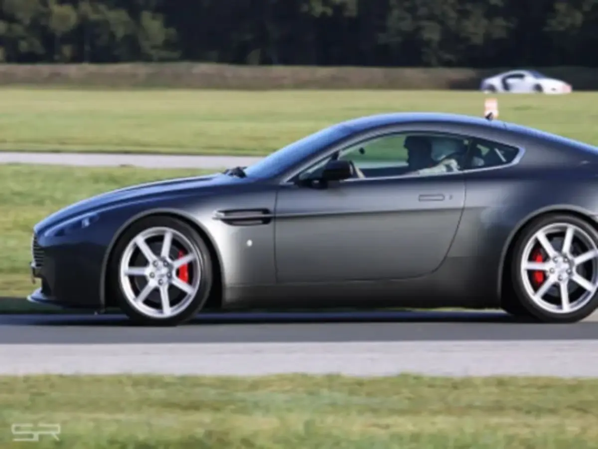 Stage pilotage Aston Martin V8 Vantage 2, la Fert&eacute; Gaucher (77)