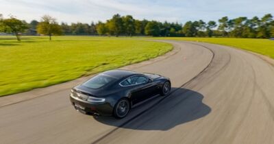 Stage pilotage Aston Martin V8Vantage2 circuit Croix en Ternois