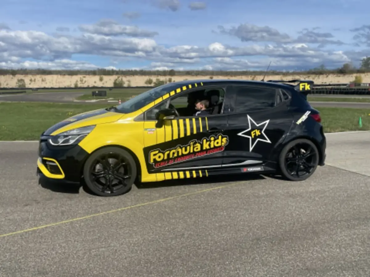 Stage Pilotage Enfant en Clio IV RS à Château-Gaillard (01)