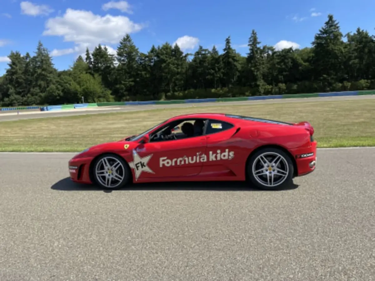 Stage Pilotage Enfant en Ferrari F430 à Lohéac (35)