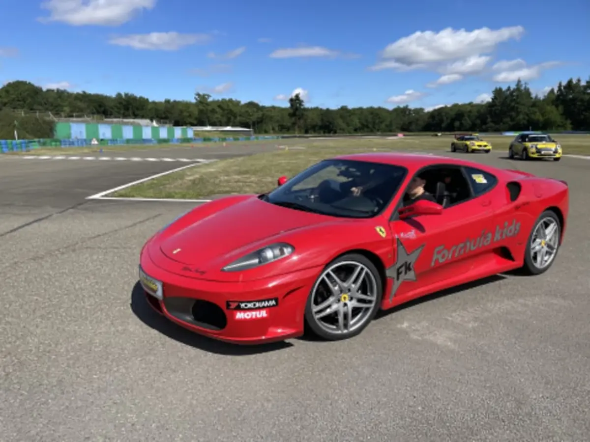 Stage Pilotage Enfant en Ferrari F430 à Pau (64)