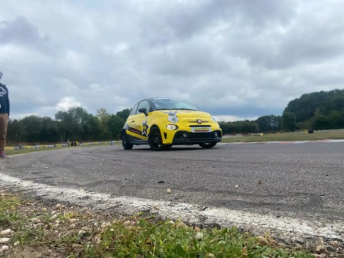 Stage Pilotage Enfant en Fiat 500 à Dijon (21)