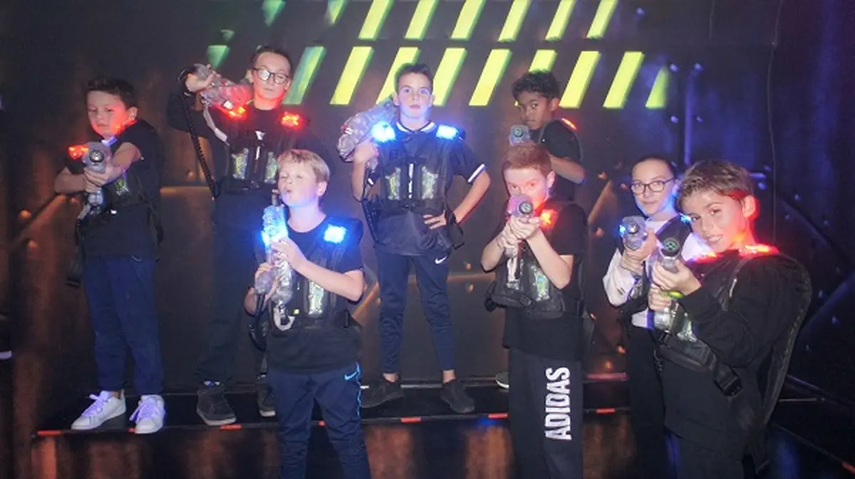 Stage sportif laser games, escalade, neoball, spiderlaser (8-14 ans)