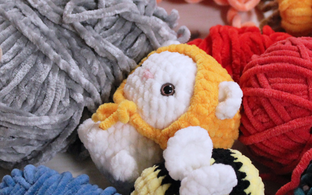 Photographie d'une peluche en crochet