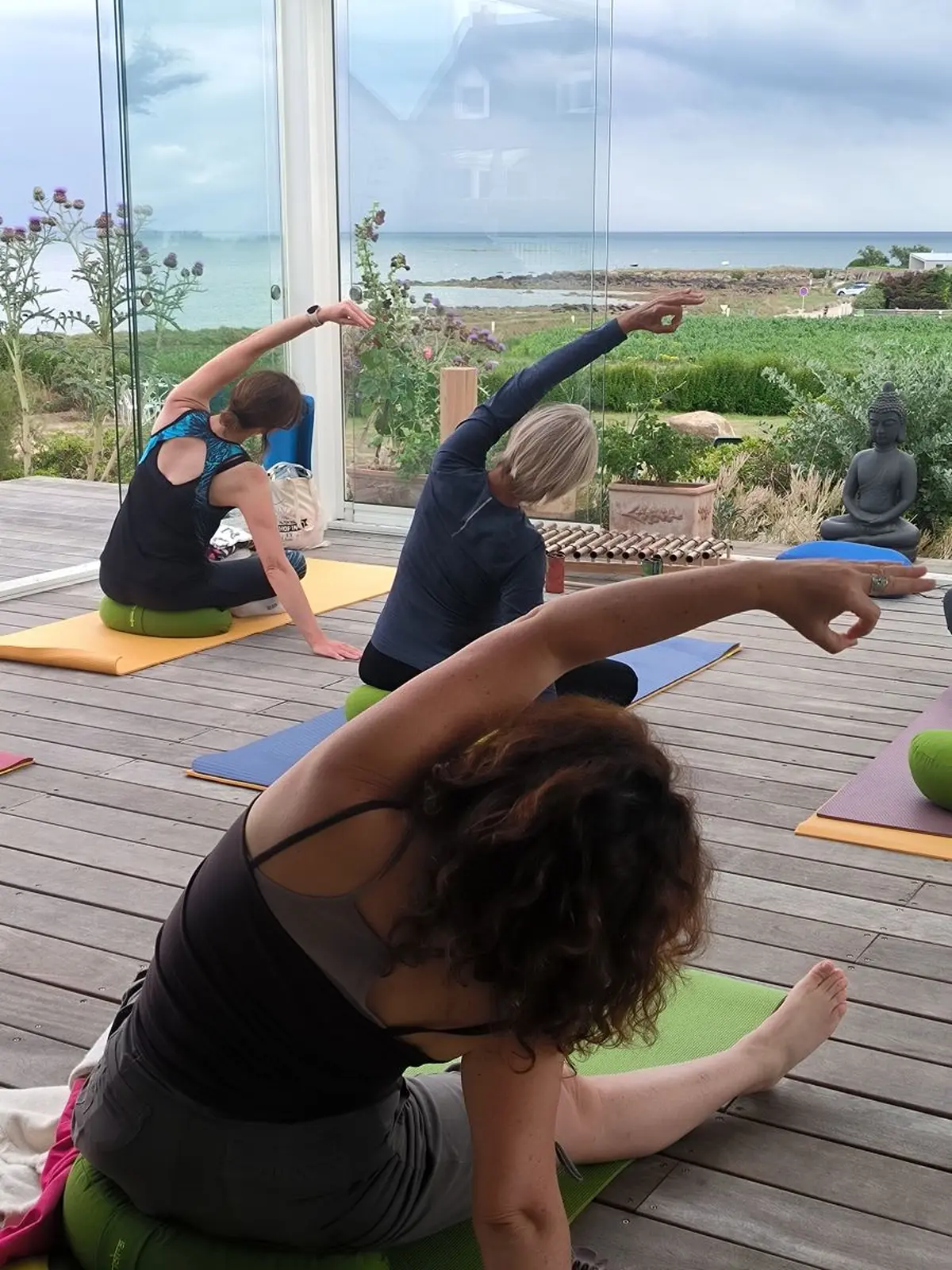 Stage yoga, massages