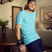 Stefanos Tsitsipas à Paris pour Roland-Garros 2026 : le tennisman grec a choisi un appartement Signature HIGHSTAY pour séjourner discrètement au coeur de la capitale