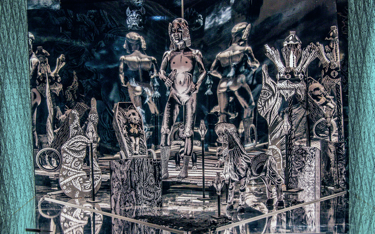 Stephane Blanquet, Jungle haletante, 240x320mm, installation cinétique et sonore immersive regroupant diverses sculptures, jeux de lumière et miroirs, 2017.