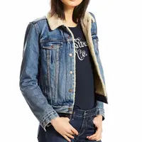 Le mythique blouson en jean Sherpa de chez Levi's  DR
