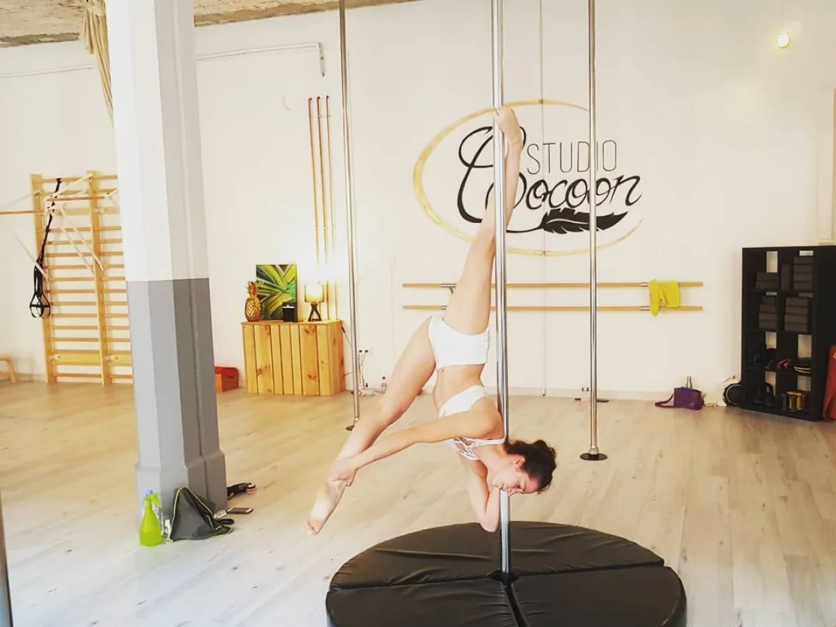 Le pole dance, la discipline reine du studio cocoon