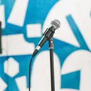 Sunny Comedy Club en terrasse